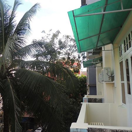 Lotus Bed & Breakfast Yangon Bagian luar foto