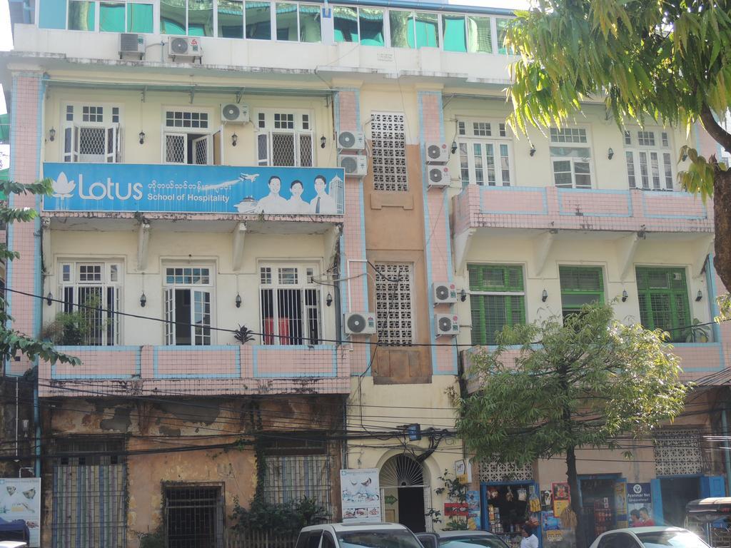 Lotus Bed & Breakfast Yangon Bagian luar foto