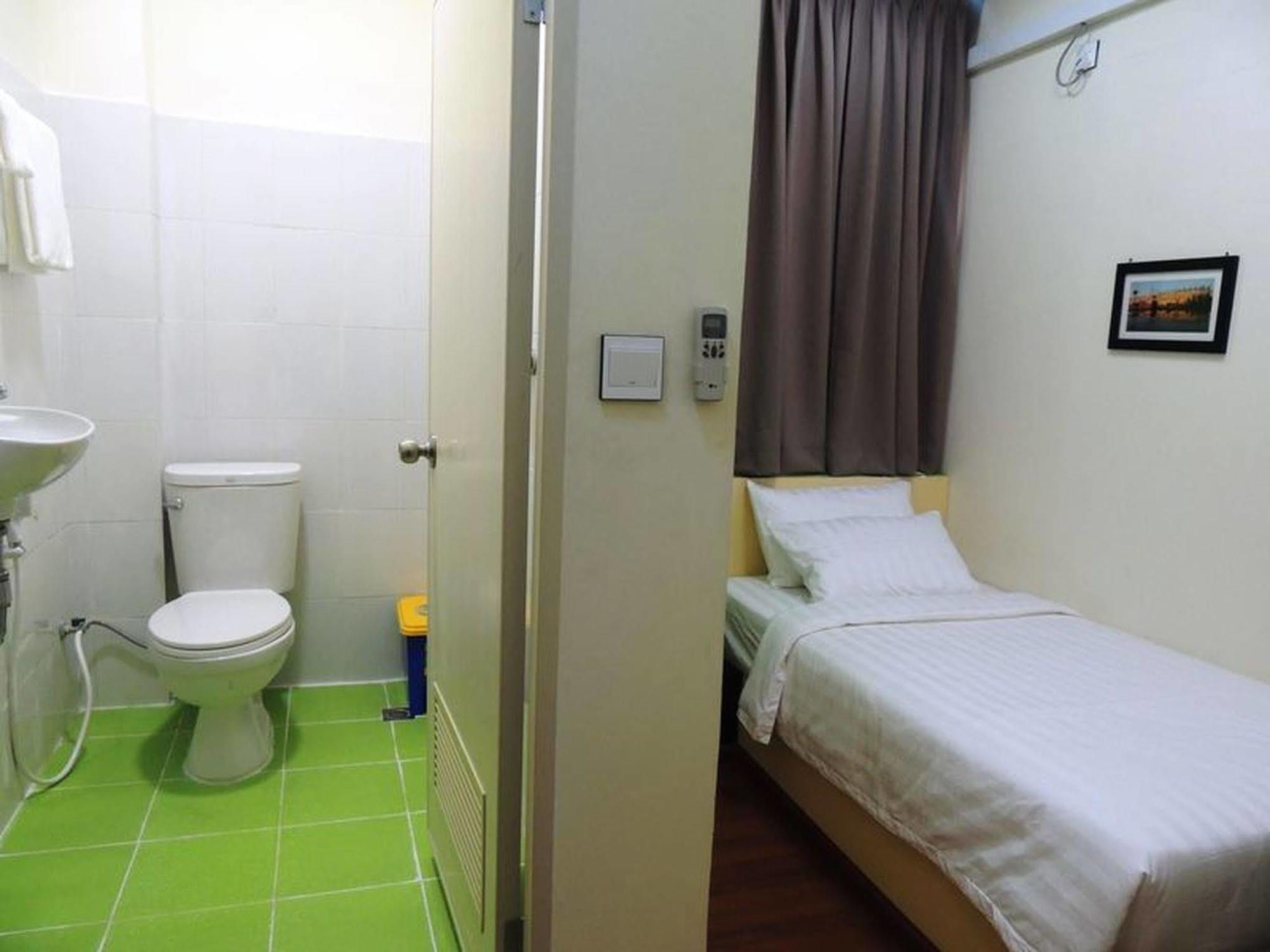 Lotus Bed & Breakfast Yangon Bagian luar foto