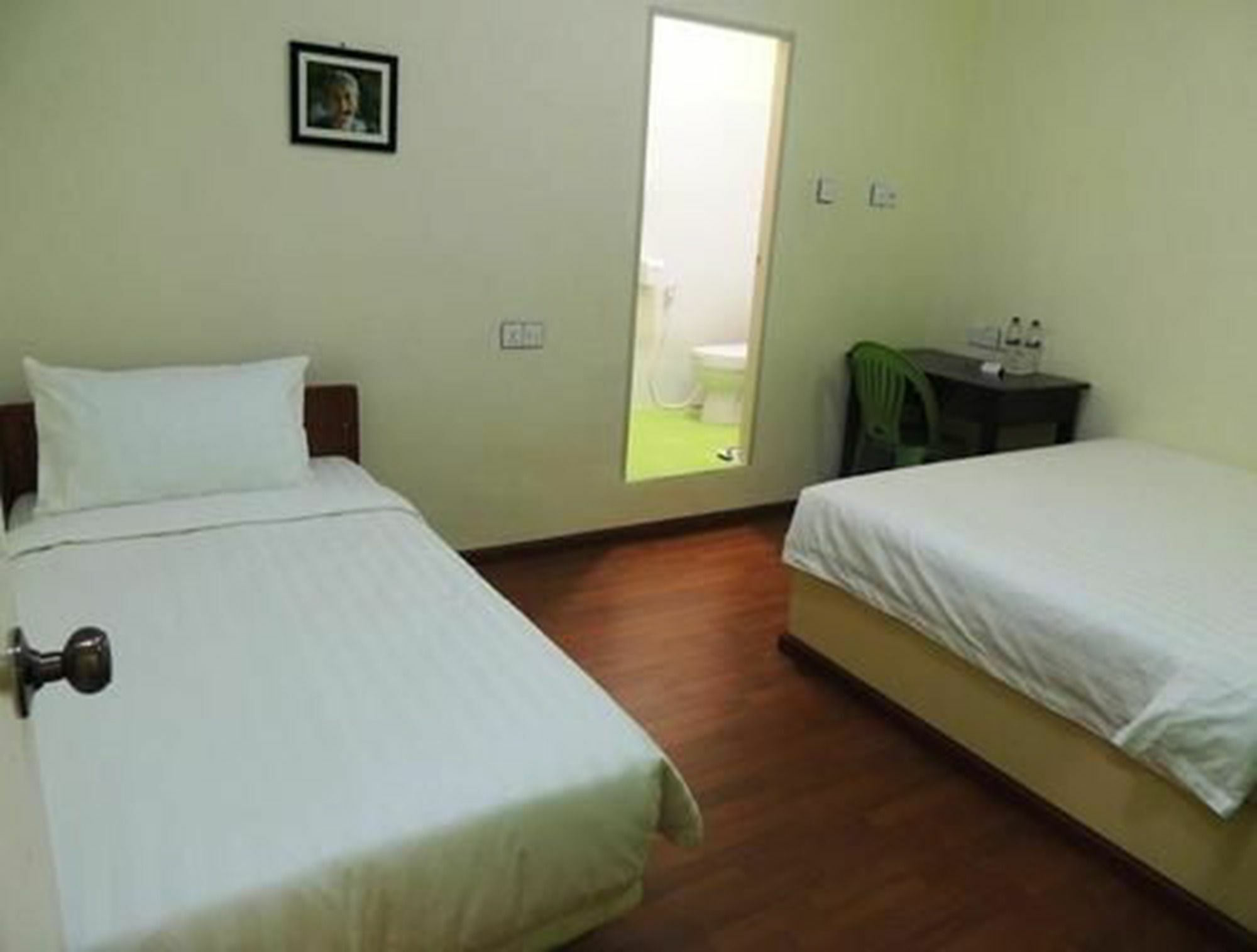 Lotus Bed & Breakfast Yangon Bagian luar foto