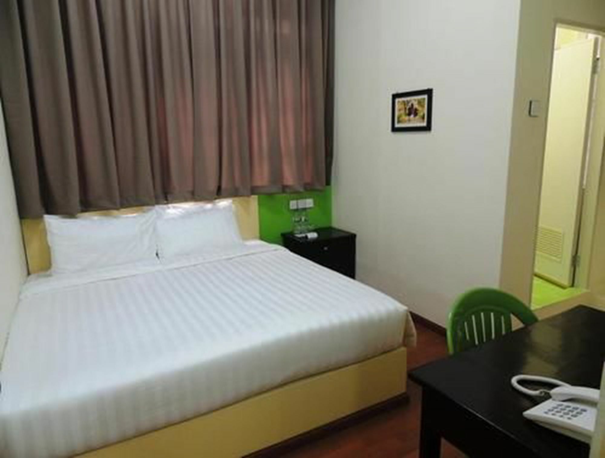 Lotus Bed & Breakfast Yangon Bagian luar foto
